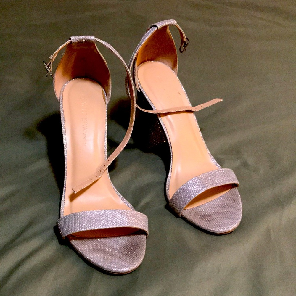 Silver Glitter 4in. heels w/ buckle closer